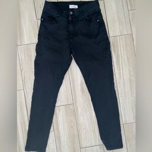 Black skinny jeans